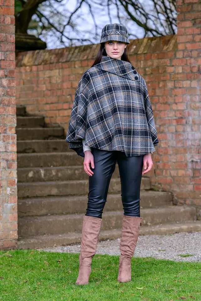 Mucros Poncho | Black Gray Check